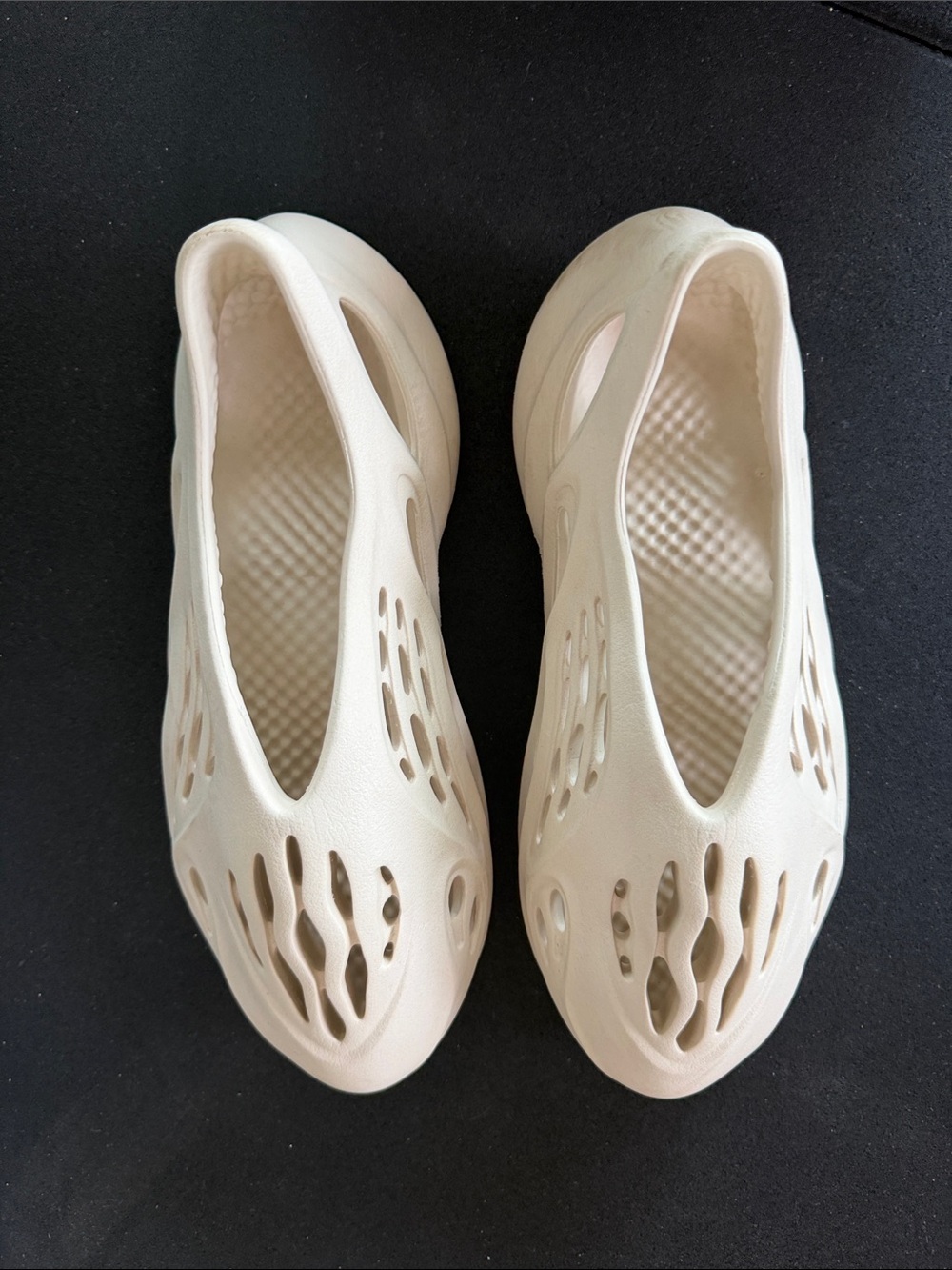 Yeezy Foam Runner - Picture 2 of 6